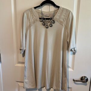 LOGO by Lori Goldstein Cream Short Sleeve Tunic with Lace Insets. Pockets.
